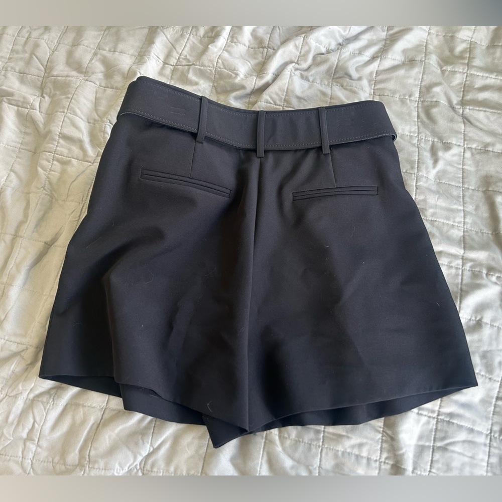 ▪️Gianni Bini Pleated Belted Shorts▪️ - Picture 3 of 3